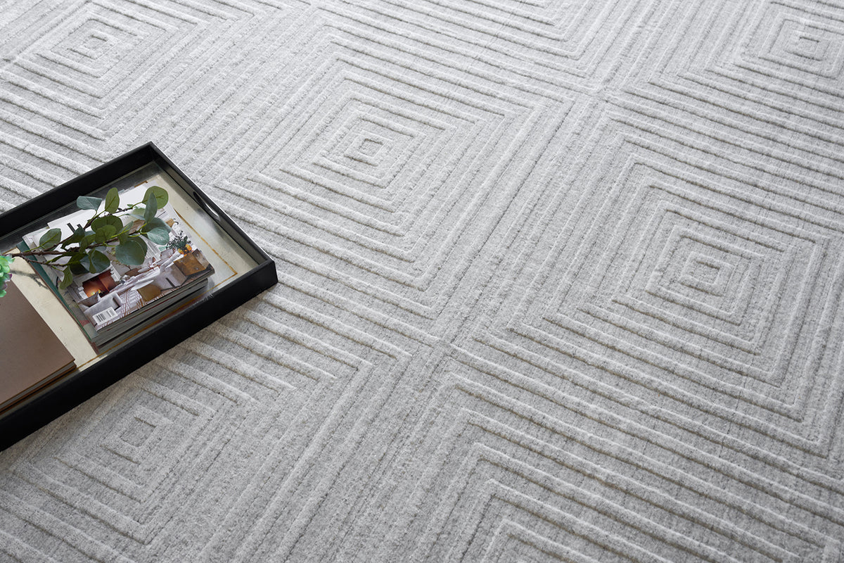 Cleo Modern Patterned Light Silver Area Rug - Elegance Collection