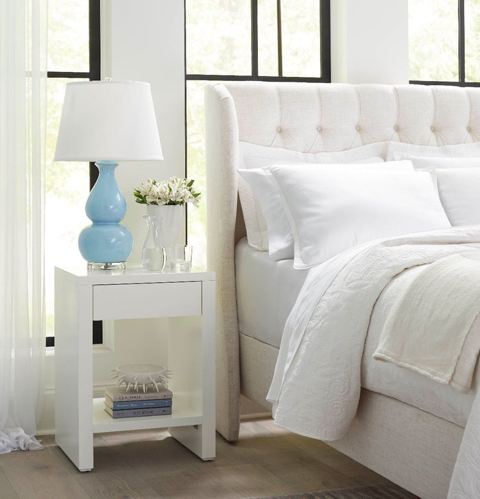 Kynlee 1 Drawer Grasscloth Chiffon White End Table/Nightstand