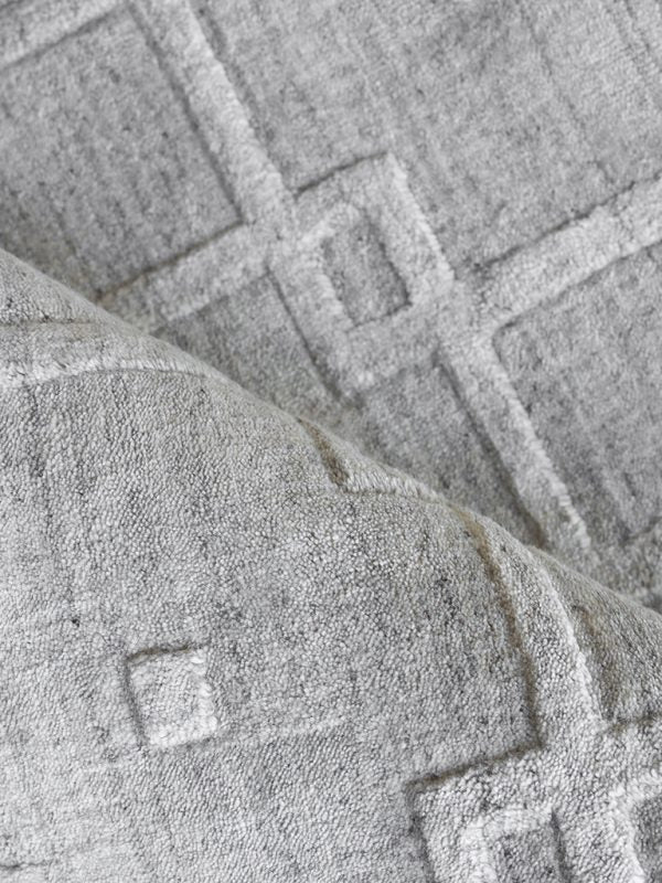 Cleo Modern Light Silver Area Rug - Elegance Collection