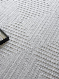 Cleo Modern Patterned Light Silver Area Rug - Elegance Collection