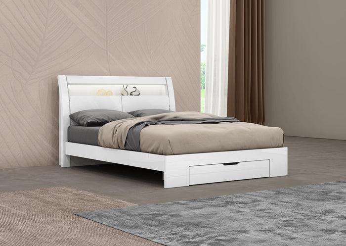 Jaylee White Lacquer Bed