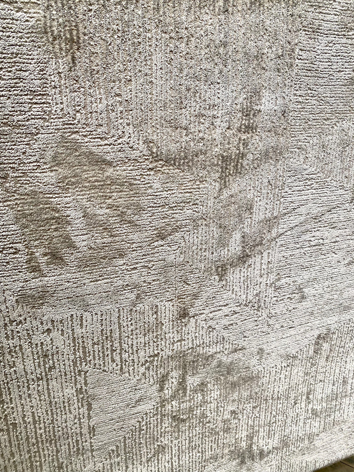 Radiant Silver Area Rug - Elegance Collection