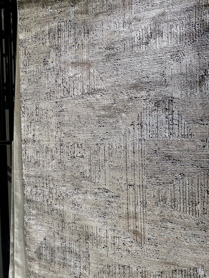 Radiant Cream/Black Area Rug - Elegance Collection