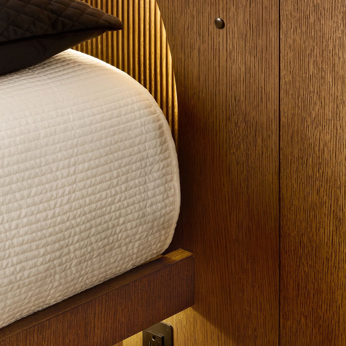 Catherine Illuminated Platform King Bed