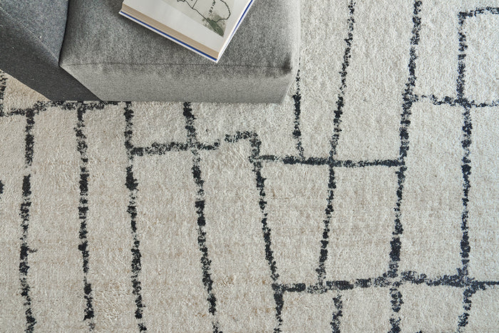 Montana Ivory/Black Area Rug - Elegance Collection