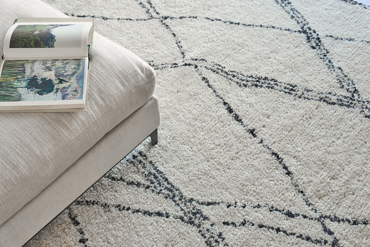 Montana Handmade Wool Ivory/Black Area Rug - Elegance Collection