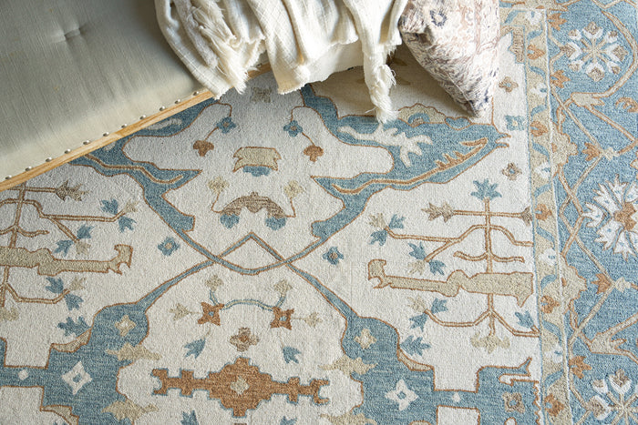 Nell Ivory/ Light Blue Motif Luxury Area Rug
