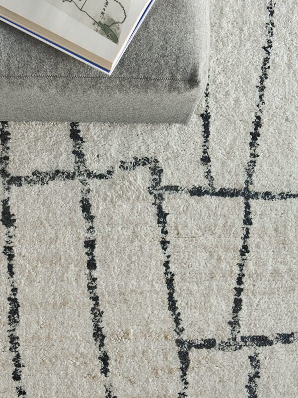 Montana Ivory/Black Area Rug - Elegance Collection