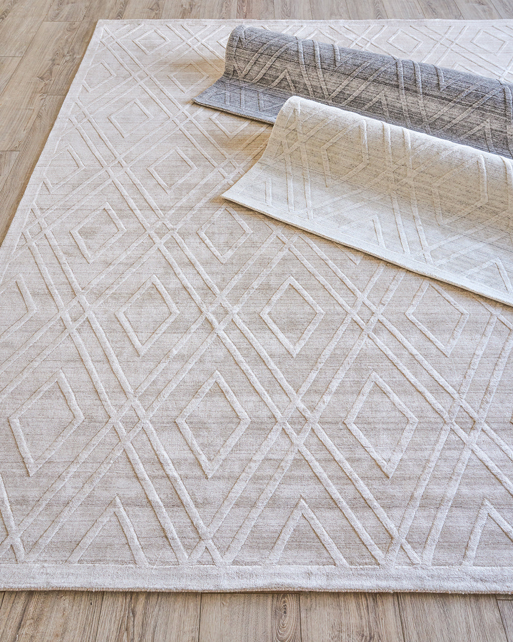 Cleo Modern Diamond Grey Patterned Area Rug - Elegance Collection
