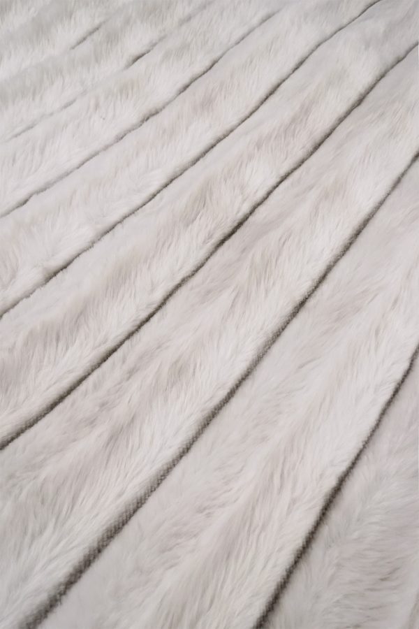 Crown Superior Quality Luxurious Ivory Throw