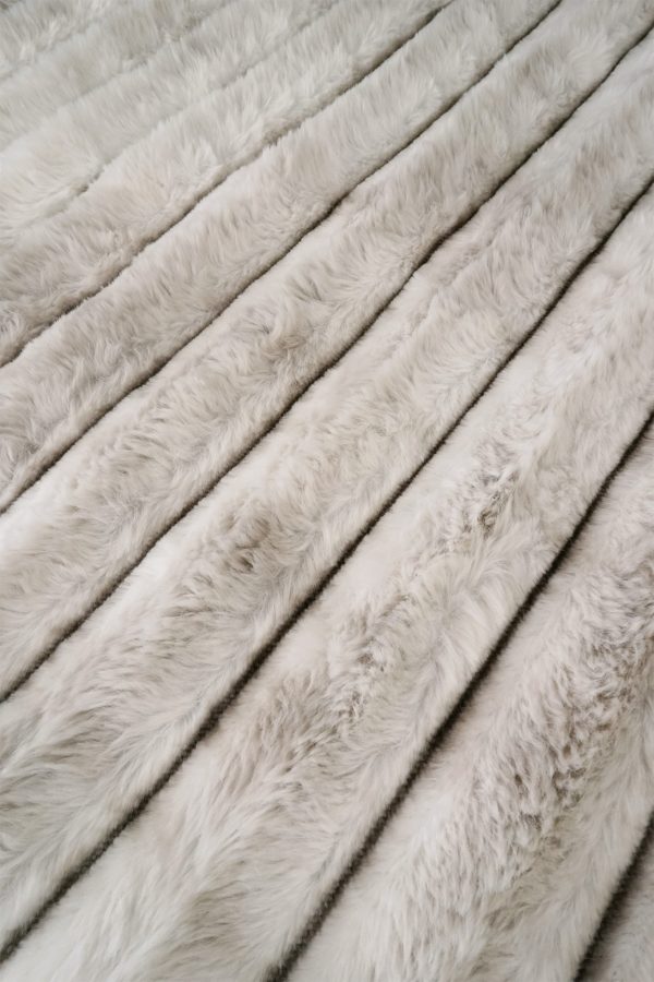 Crown Superior Quality Luxurious Ivory Throw