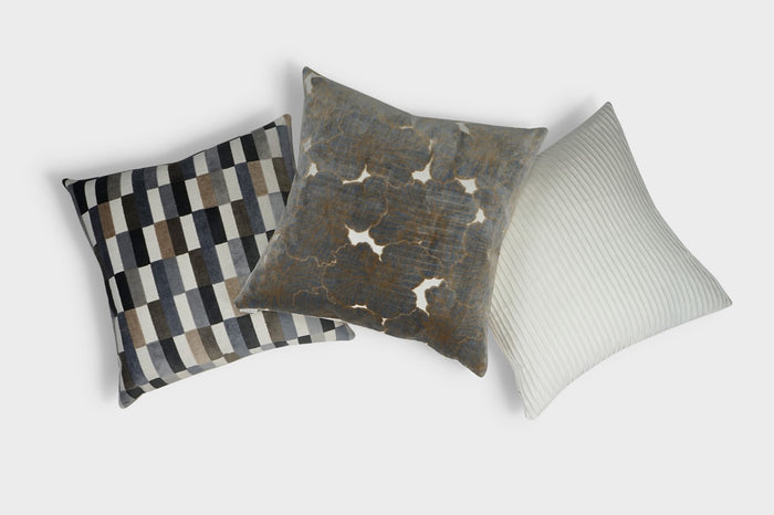 Deor Superior Quality Luxurious Gilt Pillow