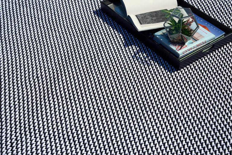 Mason Black/White Outdoor Area Rug - Elegance Collection