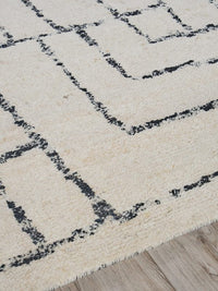 Montana Ivory/Black Area Rug - Elegance Collection