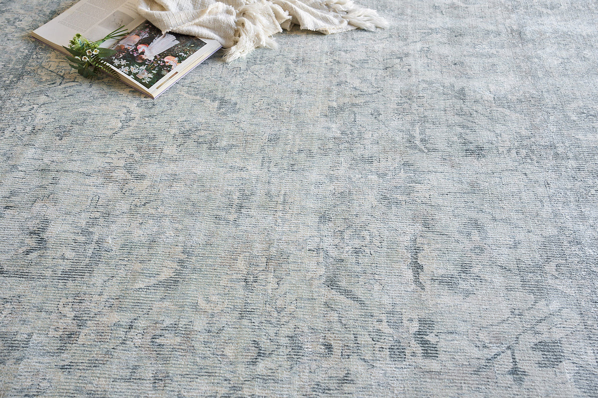 Heritage Ivory/Blue Luxury Area Rug
