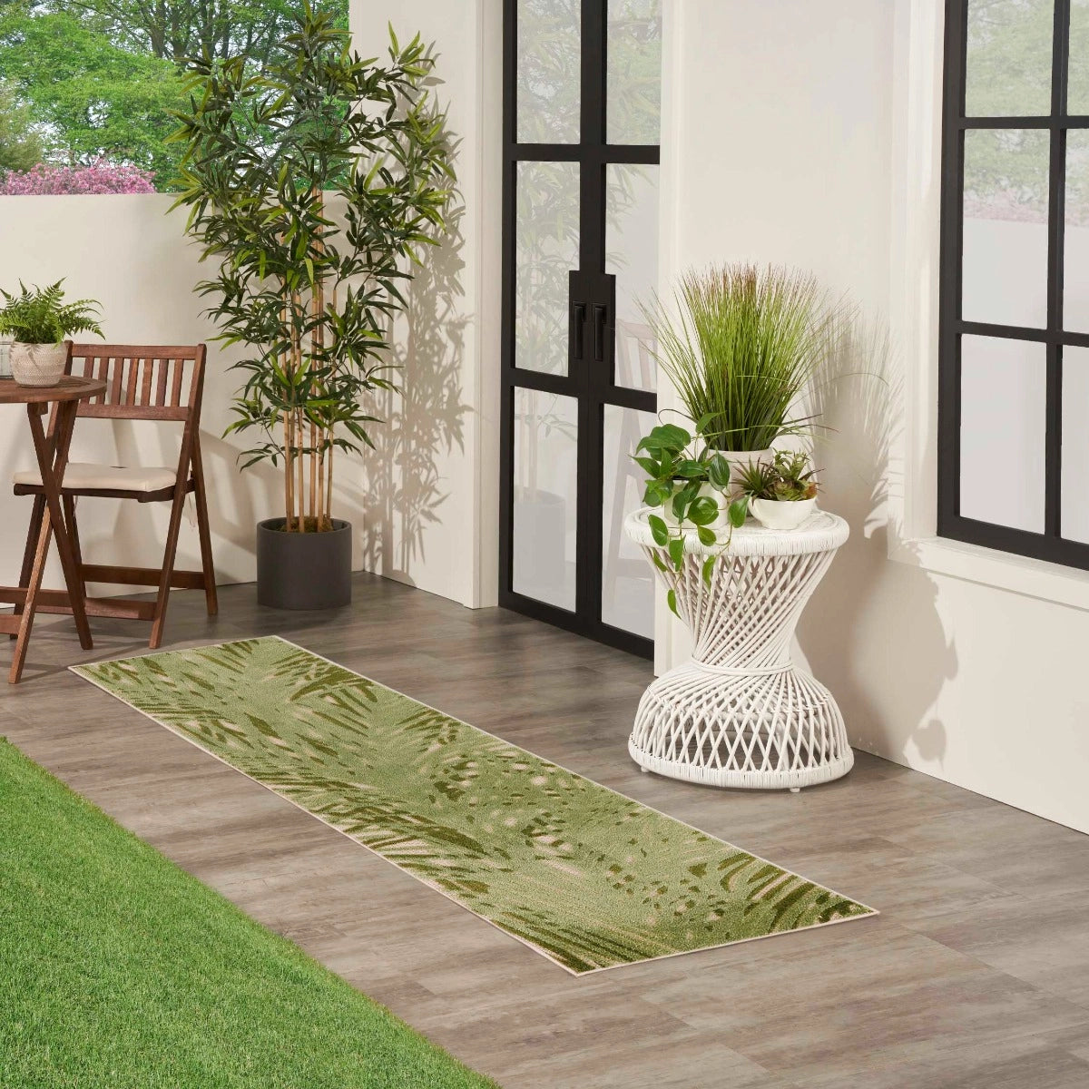 Annitra Indoor/Outdoor Ivory & Green Area Rug - Elegance Collection