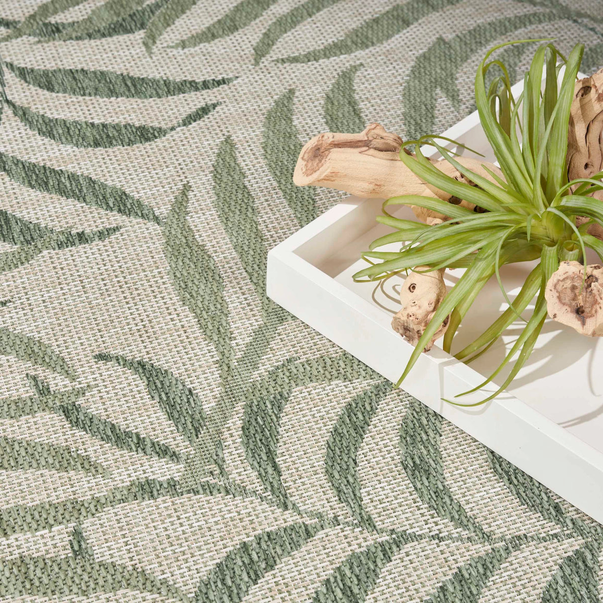 Annaleisa Indoor/Outdoor Ivory & Green Leaves Area Rug - Elegance Collection