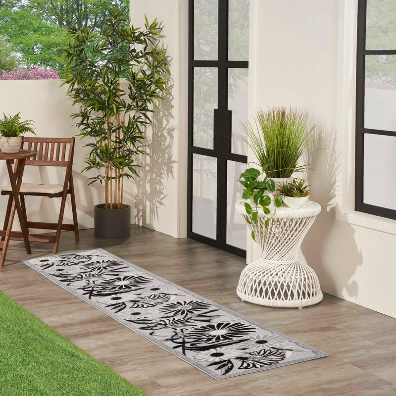 Annitra Indoor/Outdoor Black & White Flowers Area Rug - Elegance Collection