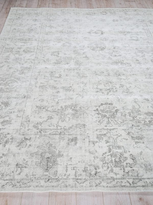 Maralago Ivory/Silver Area Rug - Elegance Collection