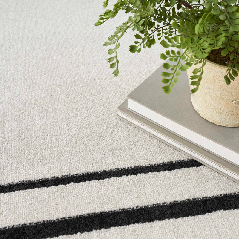 Ainslee Indoor/Outdoor Ivory & Black Area Rug - Elegance Collection