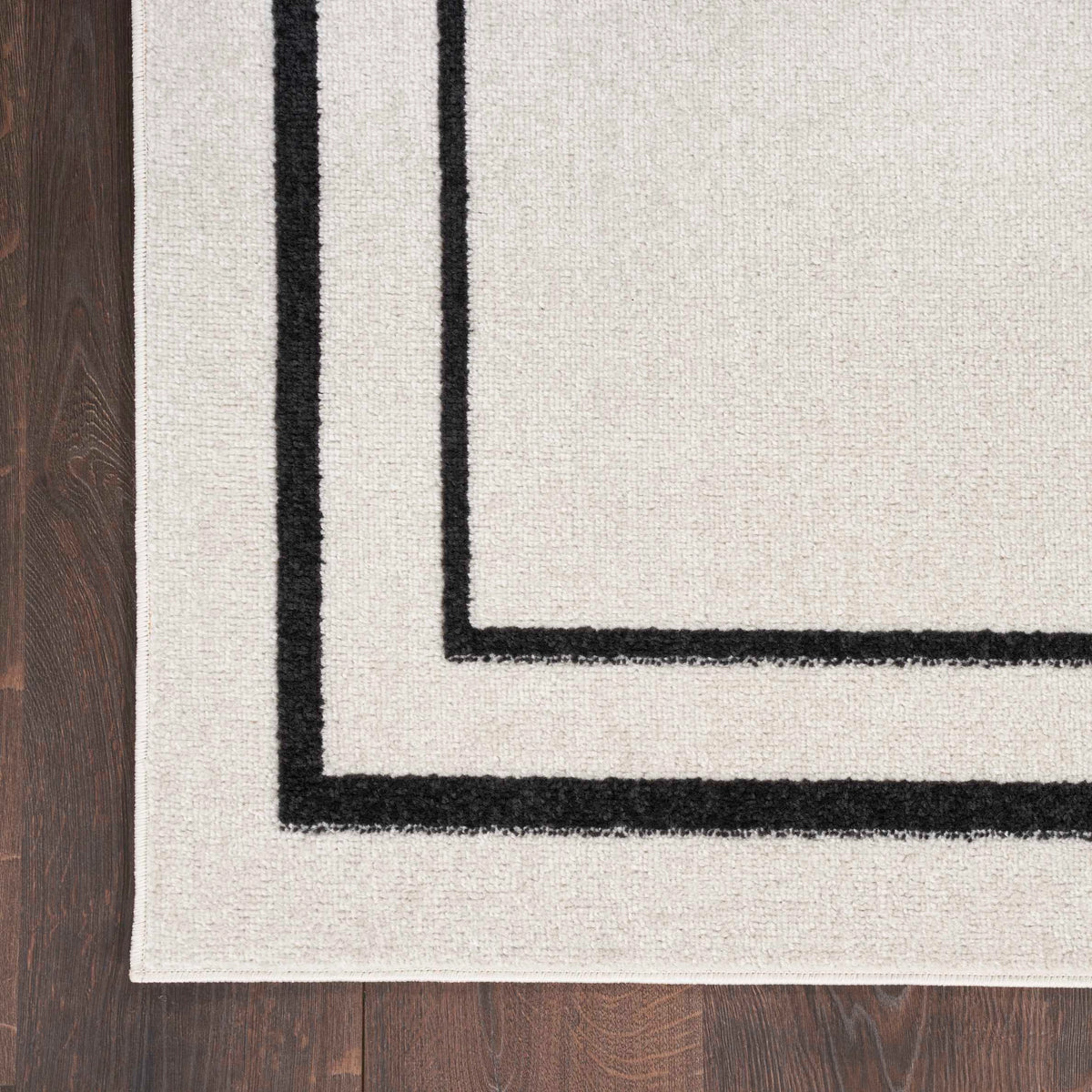 Ainslee Indoor/Outdoor Ivory & Black Area Rug - Elegance Collection