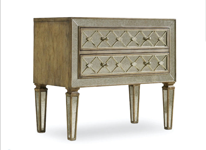 Dulce Bachelors Chest Nightstand