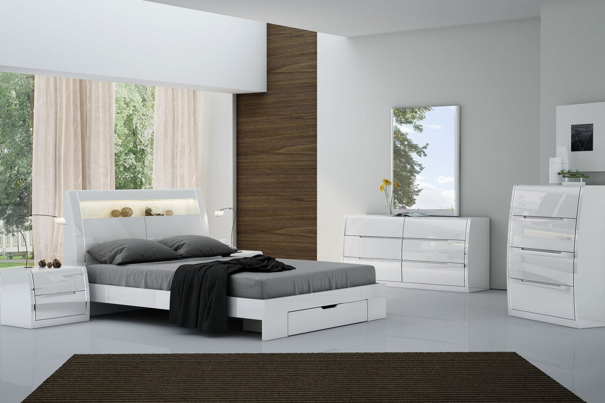 Jaylee White Lacquer Bed