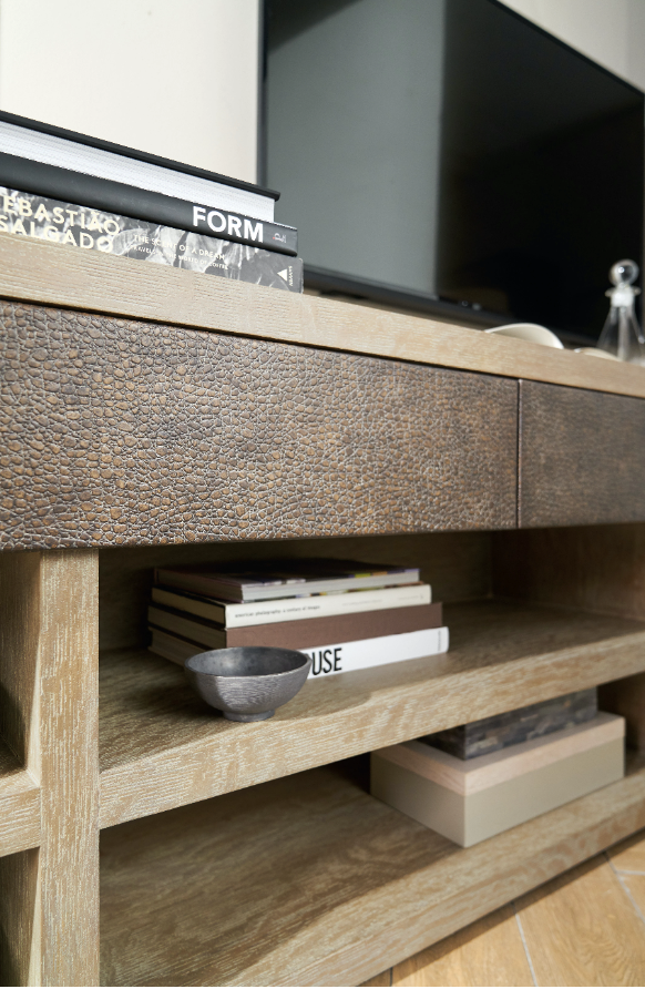 Bria Entertainment Console