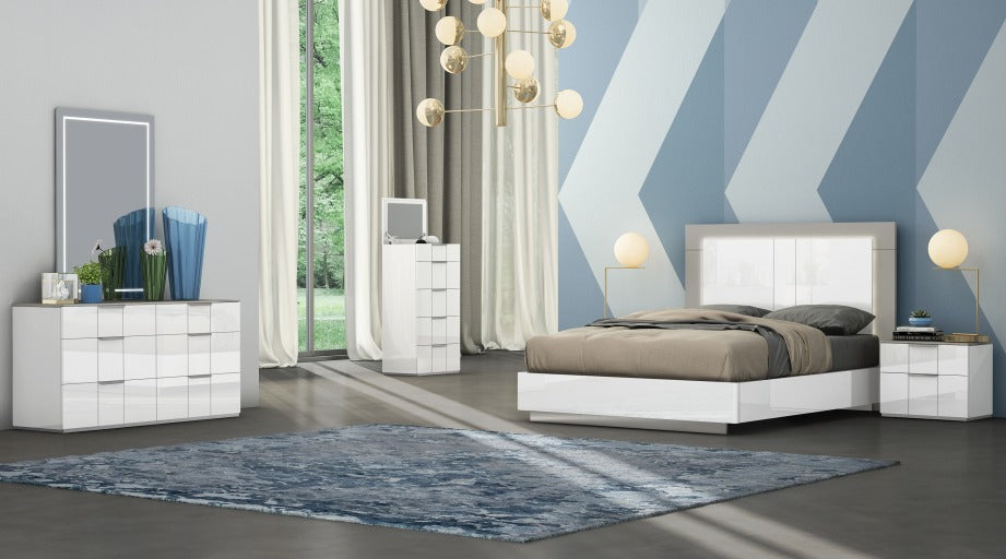 Lillianna White & Flannel Grey Bedroom Set